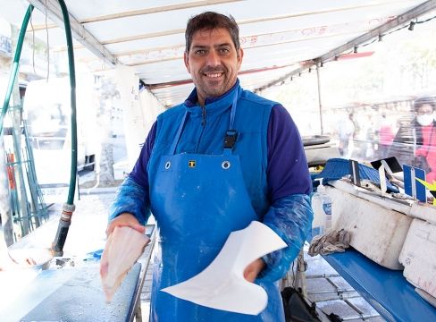 Photo de commerçant sur un marché