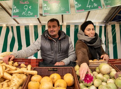 Photo de commerçant sur un marché