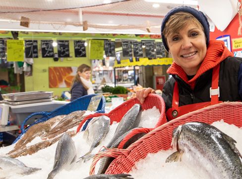 Photo de commerçant sur un marché