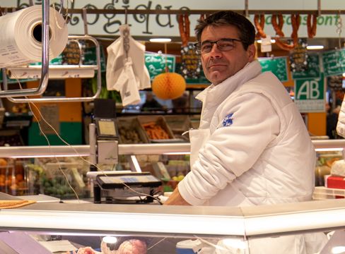 Photo de commerçant sur un marché
