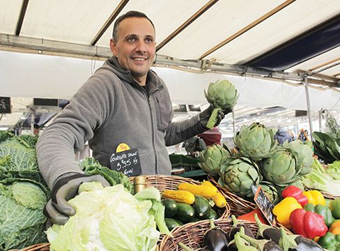 Photo de commerçant sur un marché