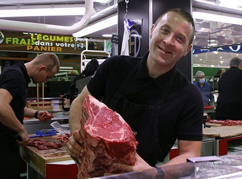Photo de commerçant sur un marché