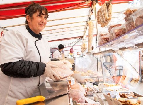 Photo de commerçant sur un marché