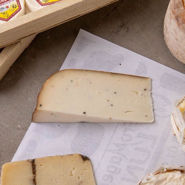 Tome de chèvre à la truffe